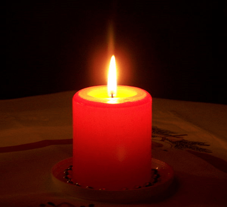 Lobpreis: Wir sind Deine Kerzen und werden hell für Dich brennen, so lange Du uns brauchst. Wir lassen Dein Licht in der Dunkelheit dieser Welt leuchten und durchdringen damit die Finsternis mit Deinem Licht. Du hast uns aus einfachem Wachs geformt und uns Deine Gestalt gegeben. Du zündest unseren Docht mit dem Streichholz Deines Geistes an, und wir werden hell für Dich brennen. Ohne Dein Feuer hätten wir kein Licht oder Leben – aber durch Dein Feuer benützt Du uns, das Leben vieler zu erleuchten. Wir danken Dir Herr, Licht unseres Lebens, und wissen, dass wir ohne Dich nichts sind.